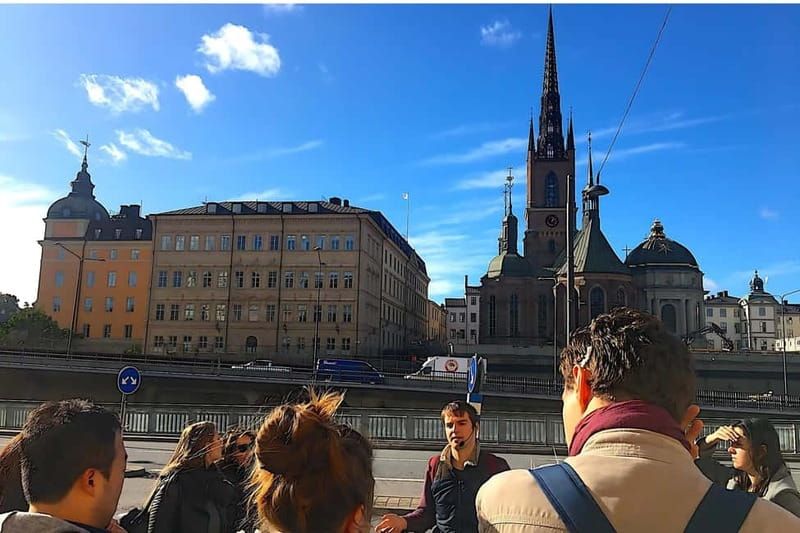 Stockholm Gamla Stan: Old Town Walking Tour with Local Guide - Royal Palace area: finishing with the seat of power