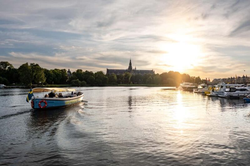 Stockholm Walking Tour & Electric Boat Ride - Who is This Tour Best For?
