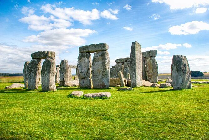 Stonehenge and Bath Guided Day Tour from London - Transportation and Group Size