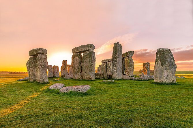 Stonehenge, Avebury,Cotswolds. Small group day tour from Bath - Key Points