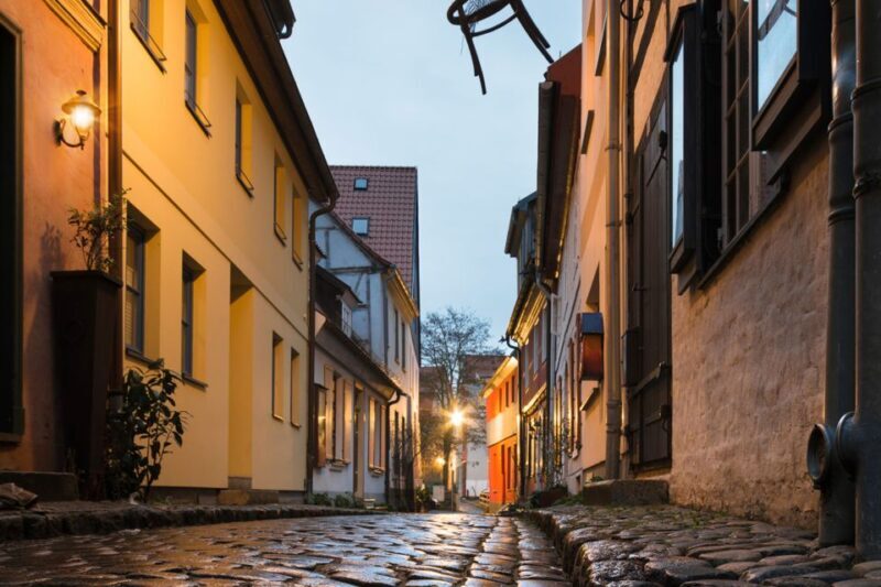 Stralsund: Old Town Evening Tour with a Night Watchman - The Experience in Detail