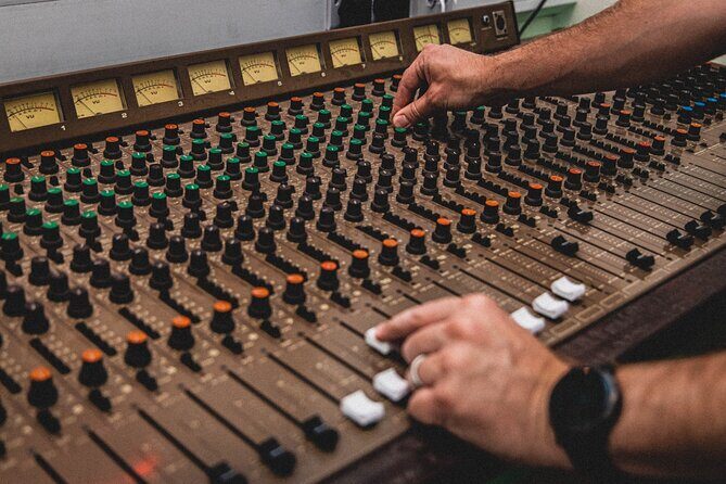 Stuck in the 90s A Nostalgic Music Experience - The Experience: What to Expect in the Room