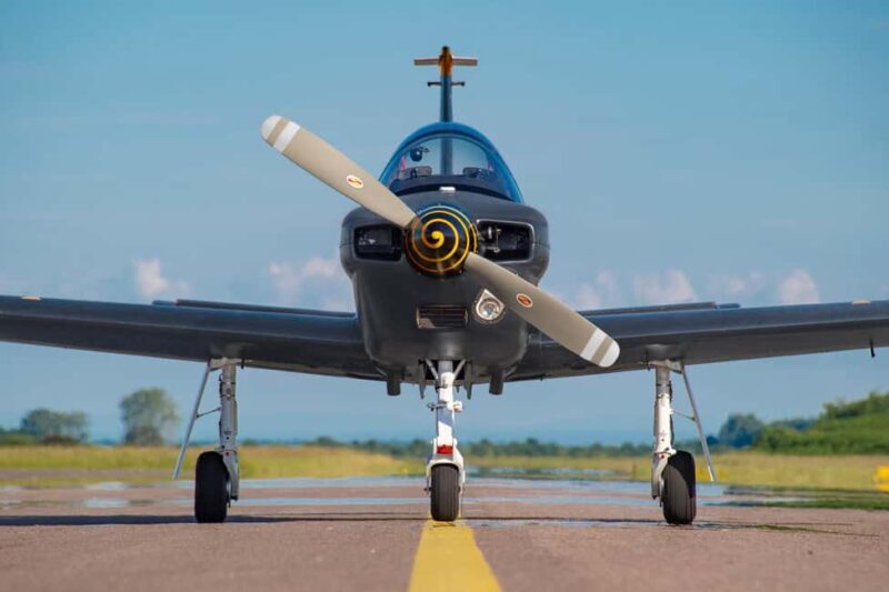 Stunt Military Jet Flight Experience near Paris - A Closer Look at the Stunt Military Jet Flight Experience near Paris