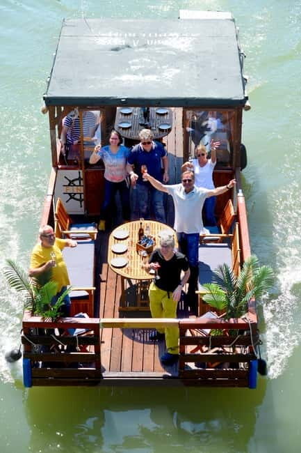 Stuttgart: Exclusive Raft Boat Rental - The Group and Skipper