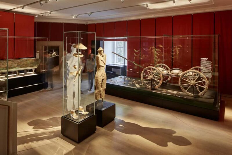 Stuttgart: Landesmuseum Württemberg Old Castle Entry Ticket - The Architecture and Atmosphere of the Old Castle