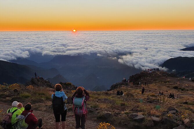 Sunrise in Areeiro Peak - Key Points