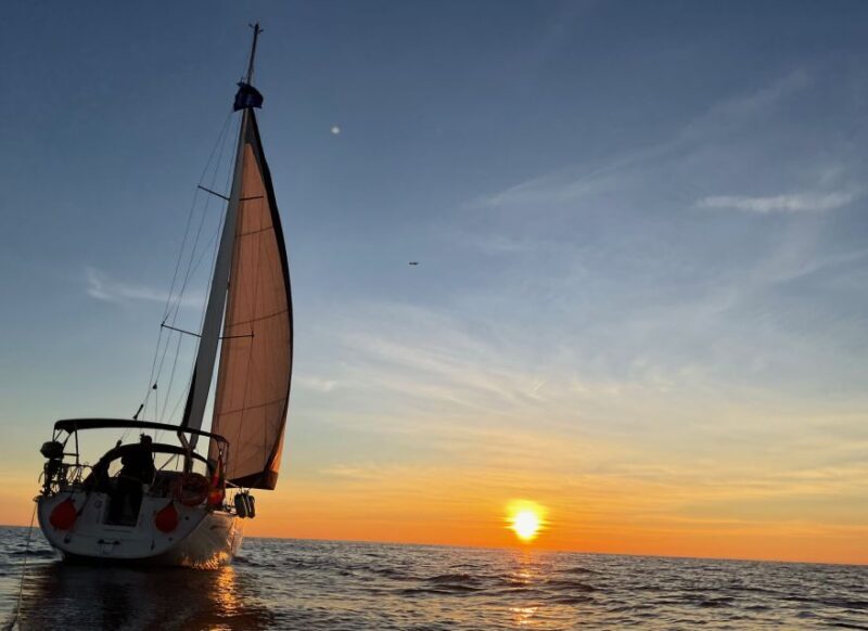 Sunrise Sailing with Breakfast - The Experience from a Traveler’s Perspective