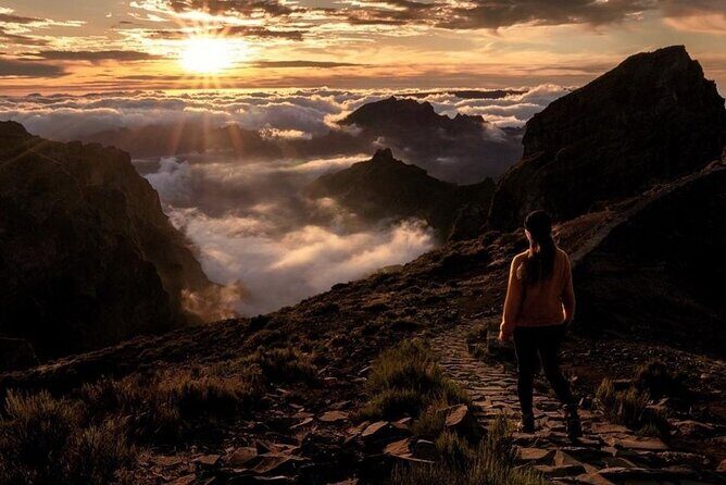 Sunrise Transfer To Pico Do Arieiro, Hike To Pico Ruivo & Return From Teixeira - Who Would Love This Experience?