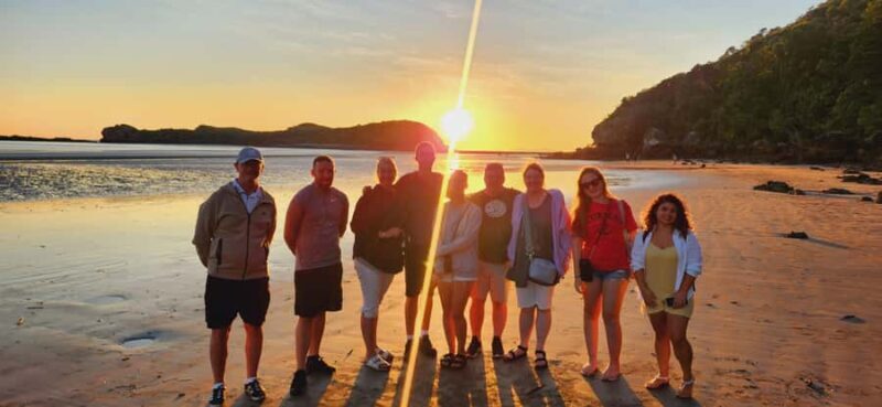Sunrise with the Kangaroos & Wallabies - Airlie Beach - Key Points