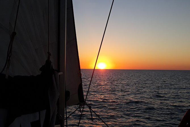 Sunset 3-Hour Cruise from Darwin with Dinner and Sparkling Wine - Group Size and Accessibility