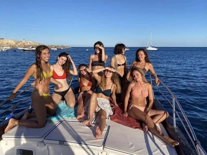 Sunset Aperitif on a Boat  Castro - Sunset Aperitif on a Boat Castro: A Relaxed Evening with Beautiful Views