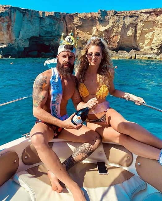 Sunset Aperitif on a Boat  Castro - Key Points