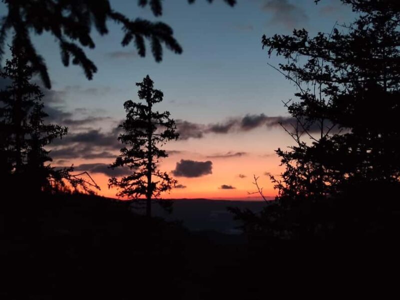 Sunset at the Monges lake and peaks - The Highlights