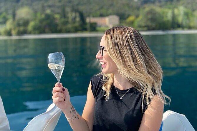 Sunset boat cruise with wine and fish tasting from Garda - The Experience in Detail