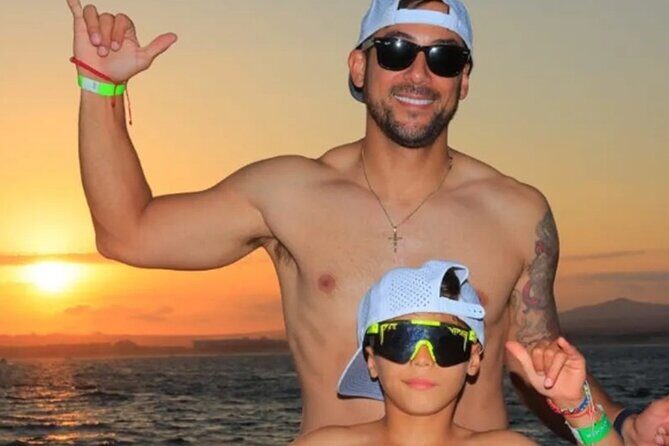 Sunset Boat Tour Includes Open Bar and Dinner - The Sunset and Photography