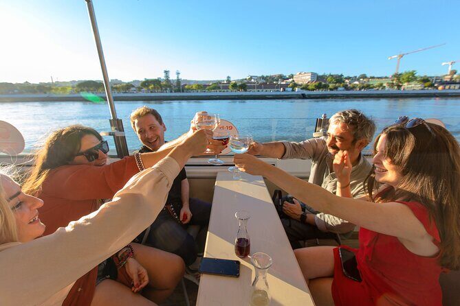 Sunset cruise on Tagus river with Welcome Drink included - FAQ