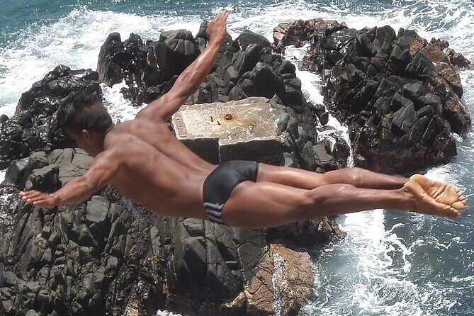 Sunset Dinner and Cliff Divers in Acapulco - What You Can Expect from the Tour