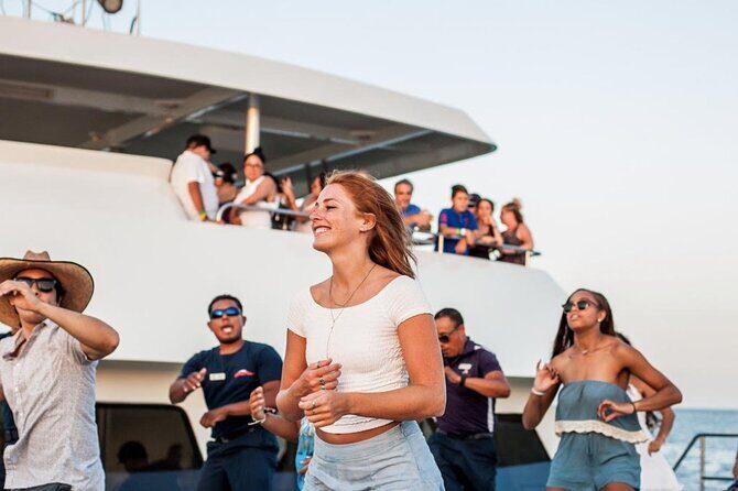 Sunset Dinner Cruise in Los Cabos - Who Should Consider This?
