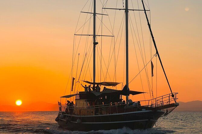 Sunset Dinner Cruise: Sunset, Swim, Drinks, and Dinner Onboard - An In-Depth Look at the Sunset Dinner Cruise Experience