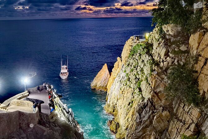 Sunset + High Cliff Divers La Quebrada at La Perla - Only Drinks - An In-Depth Look at the Tour
