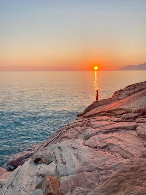 Sunset kayak/Sup tour - Lukova tiny caves and Secret beaches - Price and Value