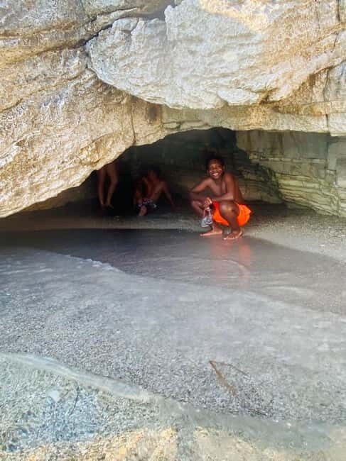 Sunset kayak/Sup tour - Lukova tiny caves and Secret beaches - FAQ