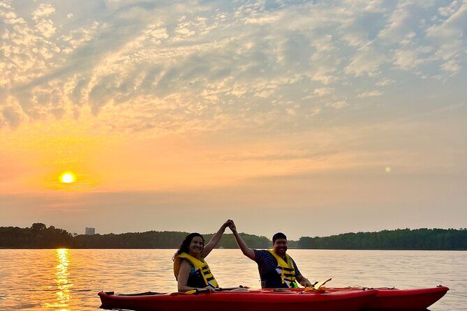 Sunset Kayak Tour in Downtown Ottawa and Gatineau - Who Should Consider This Tour?