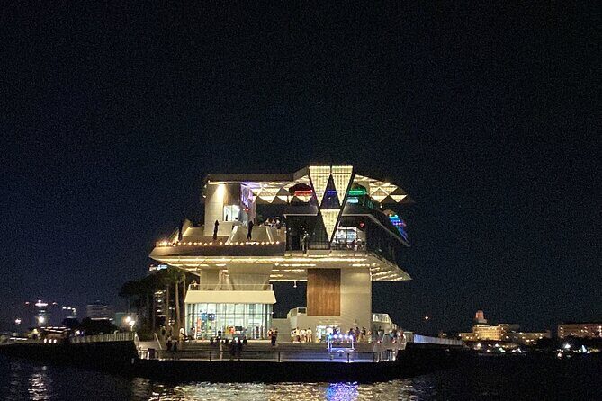 Sunset Luxury Sail on Tampa Bay - The Benefits of a Small Group