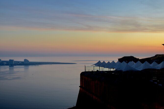 Sunset on a sailboat in Arrábida, Setúbal - Key Points