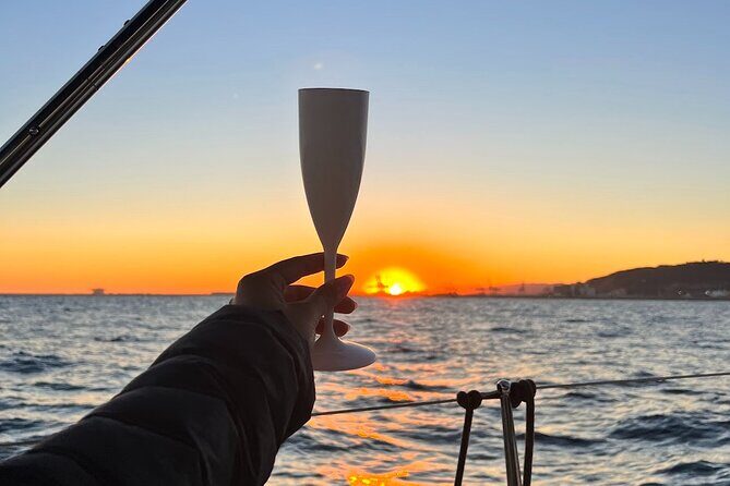 Sunset Sailboat Tour along the Coast with Open Bar - FAQs