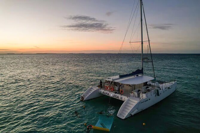Sunset Sailing Adventure to Isla Mujeres Unlimited + Transfer from Cancún - Key Points