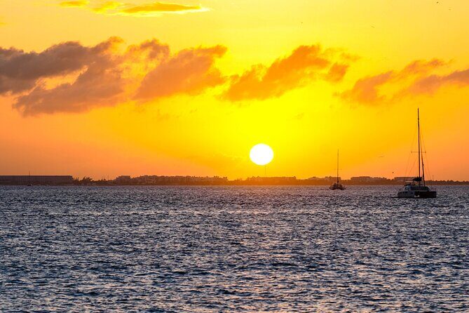 Sunset Sailing Adventure to Isla Mujeres Unlimited + Transfer from Cancún - The Sum Up