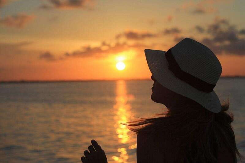 Sunset Sailing to Isla Mujeres with Cancún Transfer - The Experience: What to Expect from the Sunset Sailing Tour