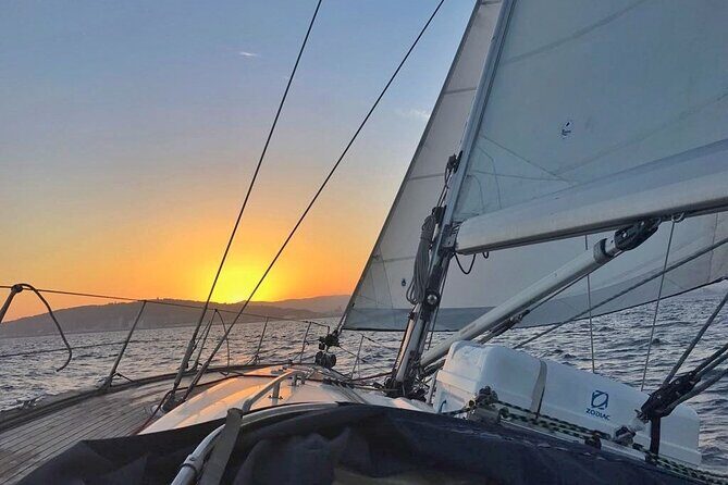Sunset Sailing Tour in Barcelona - Key Points