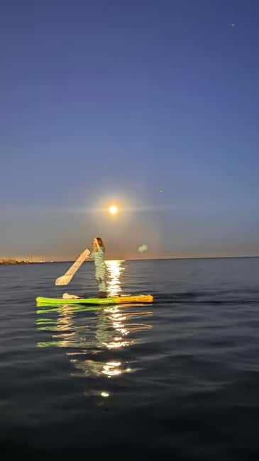 Sunset+paddle surf with music+fotos&videos Barceloneta+snack - Key Points