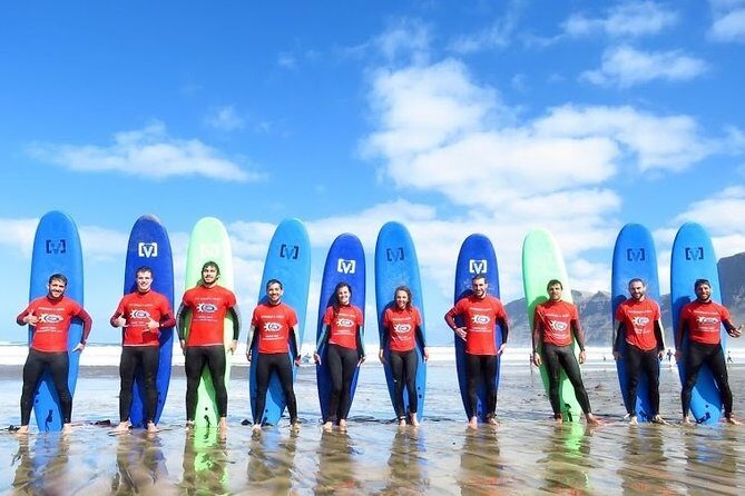 Surf lessons in Famara 9:15-14:30h (4 hours of class) - Cancellation and Practical Details