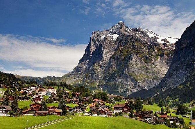 Swiss Alps: Interlaken and Grindelwald Day Trip from Zurich - Key Points