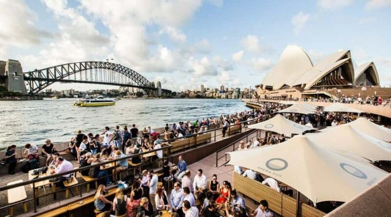 Sydney: City Hike with Opera Bar Lunch - Key Points