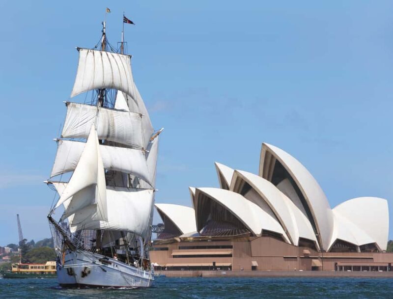 Sydney Harbor: Theatrical Pirates Cruise - Key Points