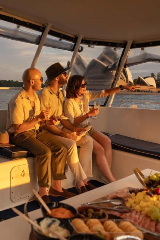 Sydney Harbour: Sunset Catamaran Cruise - Key Points