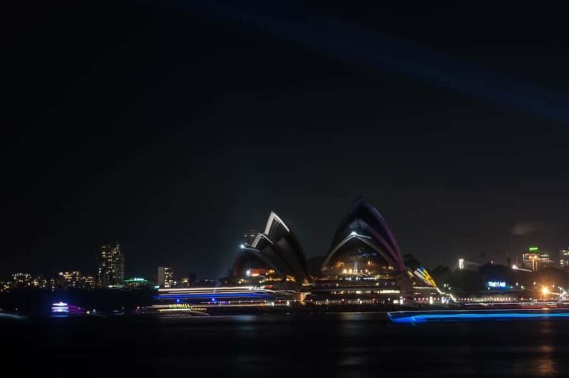 Sydney: Vivid Festival of Light Harbor Cruise with Dinner - FAQ