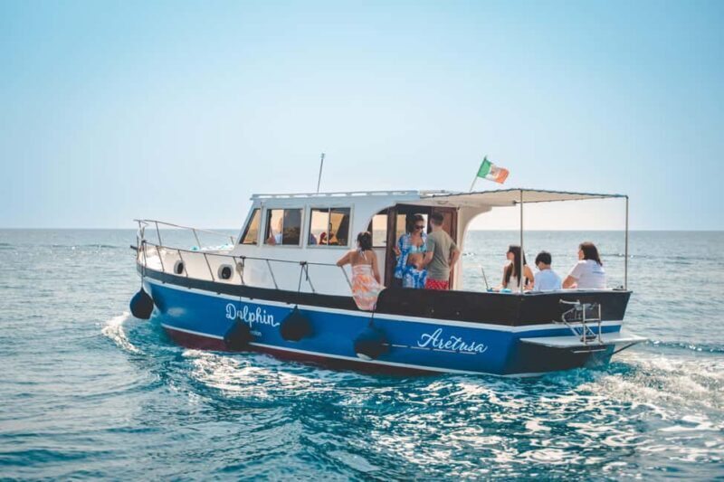 Syracuse: Boat tour with barbeque on board - Key Points