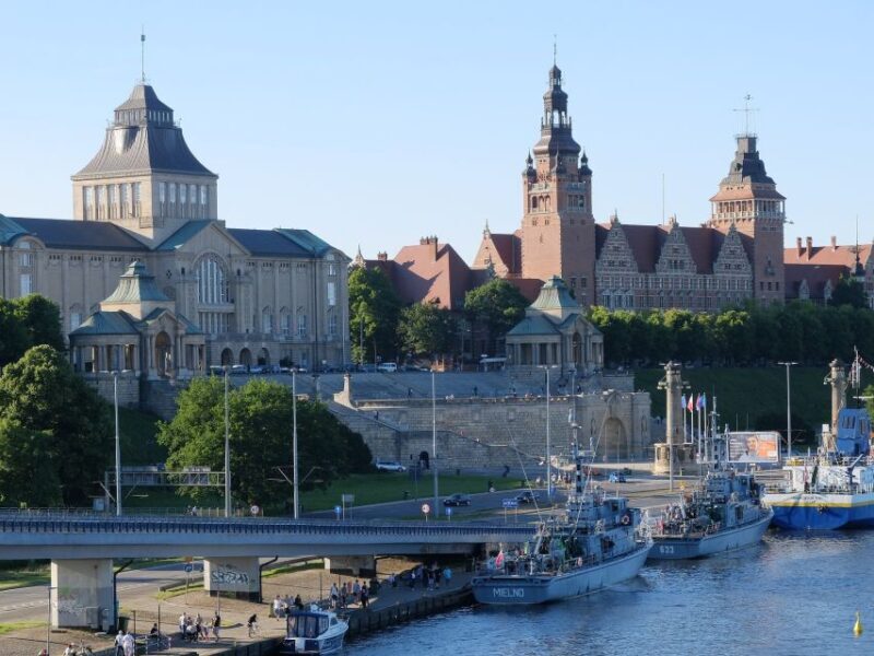 Szczecin: Old Town Highlights Private Walking Tour - Value and Practicalities