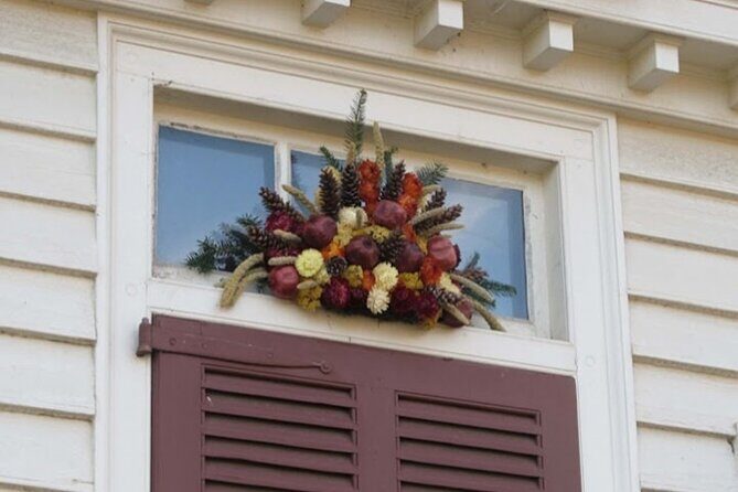 Tales of Christmas Past and Present in Williamsburg - Key Points