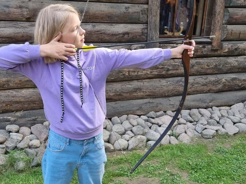 Tallinn: Beginner Archery Class with Transfer - Trying Different Bows and Targets