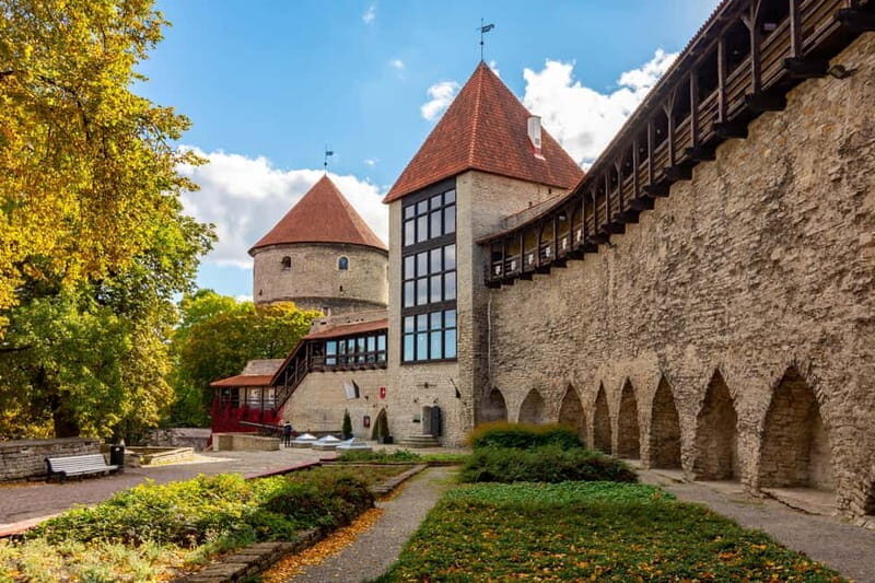 Tallinn Tales: City Highlights Guided Walking Tour - Who Should Consider This Tour?