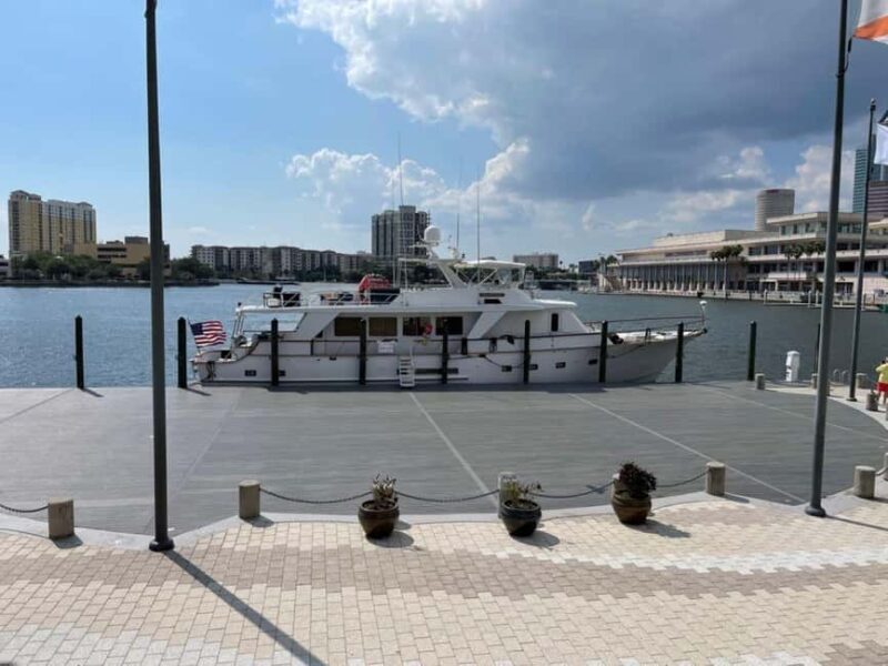 Tampa Bay: Luxury Yacht Charter Experience - Key Points