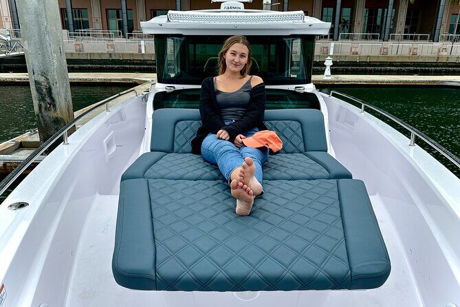 Tampa Luxury Private Charter Rental: 38' Boat Rental with Captain - Key Points