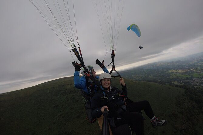 Tandem Paragliding Experience in the Brecon Beacons - Key Points