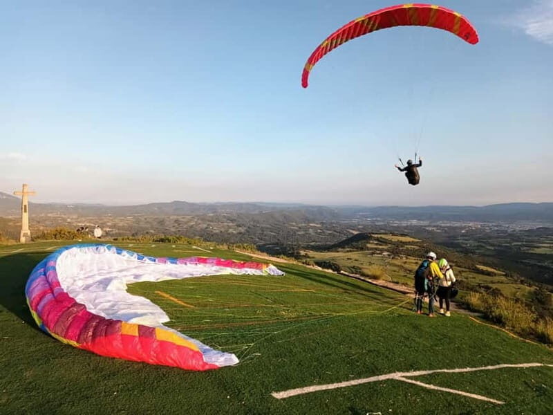 Tandem Paragliding over Barcelona + Transport - An In-Depth Look at the Tandem Paragliding Experience